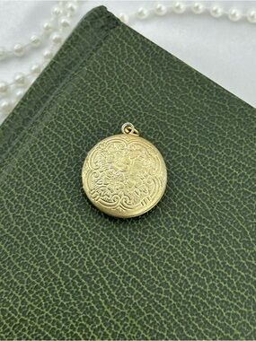 Vintage Gold Round Flower Locket